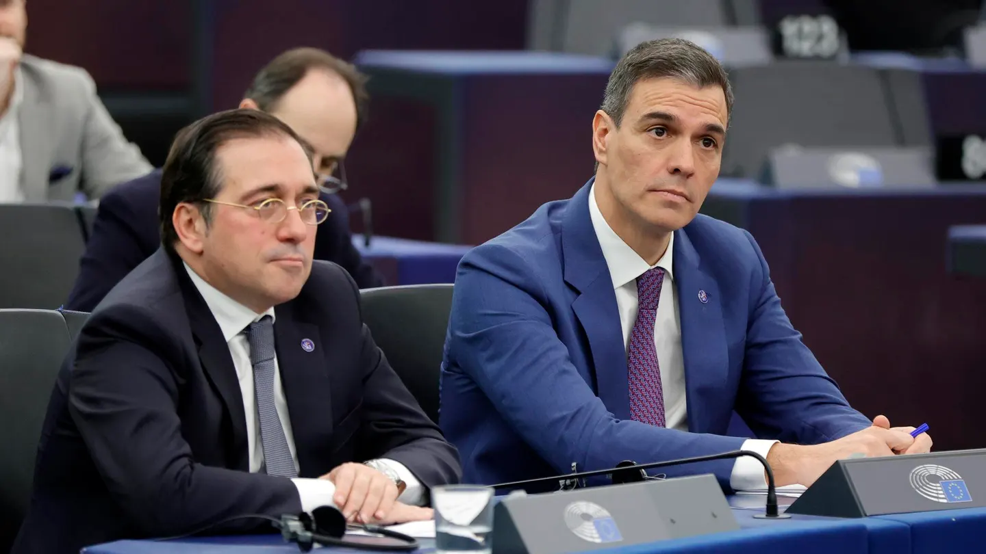 Sánchez y Albares en la sesión del Parlamento Europeo en Estrasburgo Sánchez y Albares en la sesión del Parlamento Europeo en Estrasburgo