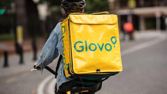 Repartidor de Glovo en imagen de archivo. Repartidor de Glovo en imagen de archivo.