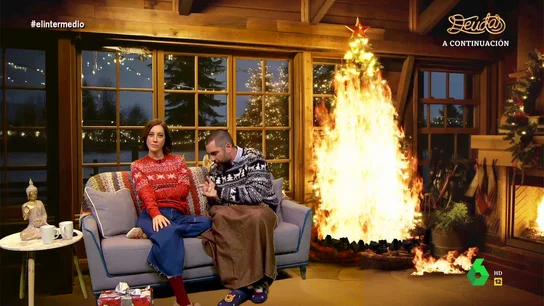 La película navideña 'a la catalana' de Cristina Gallego y Dani Mateo "Que pasen pronto las navidades, me muero si ceno con tus padres, diles que tengo gripe A", cantan Cristina Gallego y Dani Mateo en esta película navideña de El Intermedio donde, más que amor, afloran conflictos por la amnistía o la ley antitabaco.