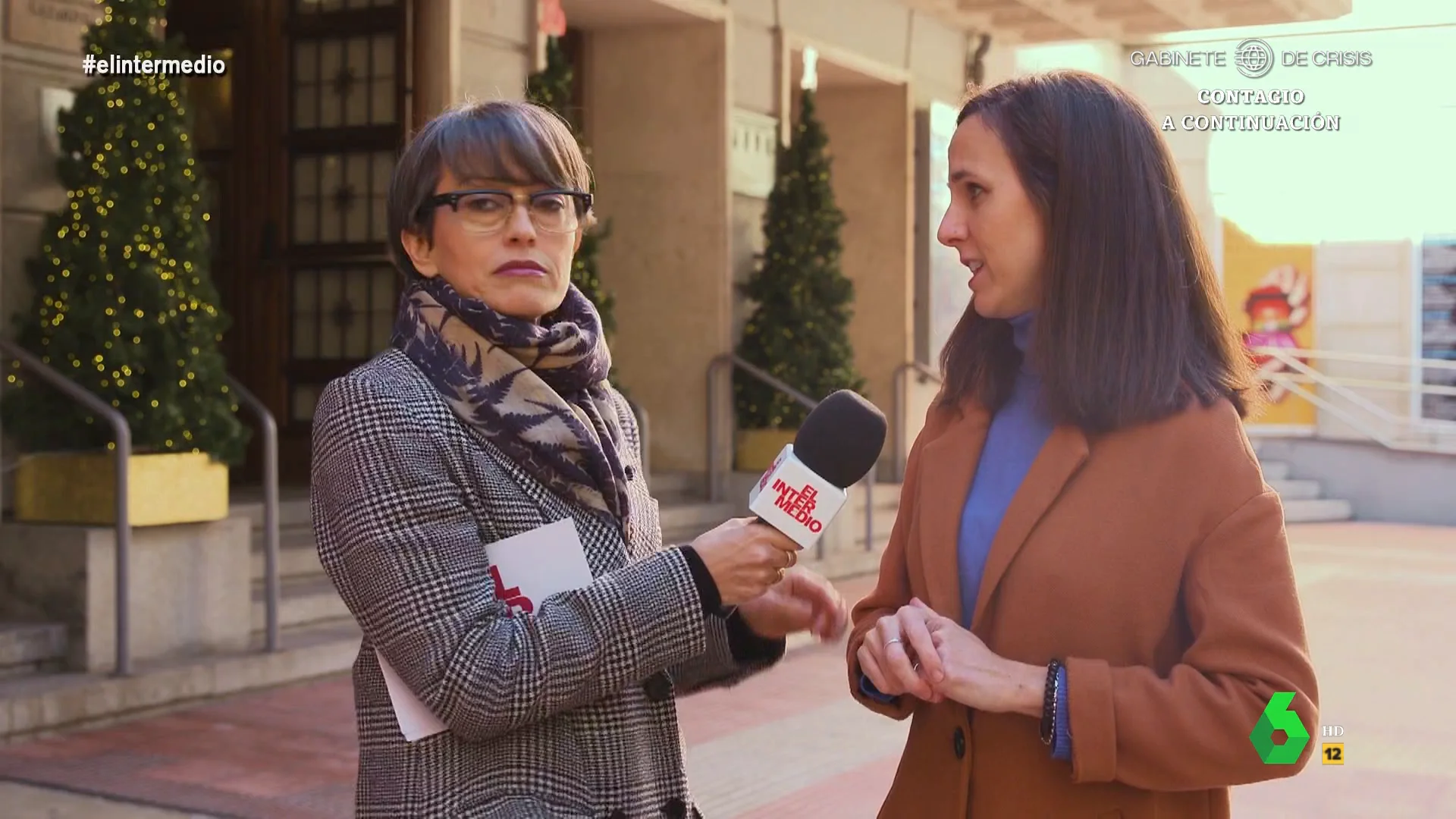 Los diputados del Congreso conversan con Thais Villas sobre sus mascotas, entre ellos Ione Belarra, que en este vídeo comparte con la reportera el día que unos pececitos aparecieron muertos en su casa: "Me traumatizaron un poco".