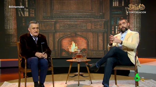 Dani Mateo, sobre el trabajo 24/7 de Froilán en la Cumbre del Clima: "Aprovecha su talento, ir de empalmada y sin dormir" "Si algo sabe este chico es de calentamiento", afirma Dani Mateo en esta entrega de 'Los Aristorrancios' donde comenta con Wyoming el trabajo de Froilán en la cumbre del clima como acompañante de delegados. Su análisis, en este vídeo.