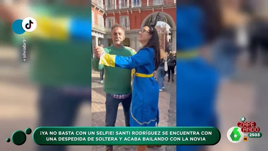 Santi Rodríguez se encuentra con una despedida de soltera y termina imitando un baile de película Santi Rodríguez se encuentra con una despedida de soltera y termina imitando un baile de película