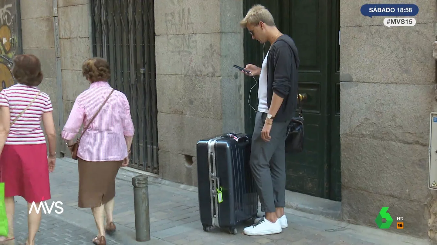 "Te crean una inseguridad total": el clamor de los vecinos contra los pisos turísticos ilegales "Te crean una inseguridad total": el clamor de los vecinos contra los pisos turísticos ilegales