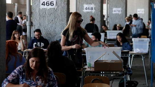 Comienza el escrutinio de votos en un segundo intento de reforma de la Constitución chilena Comienza el escrutinio de votos en un segundo intento de reforma de la Constitución chilena