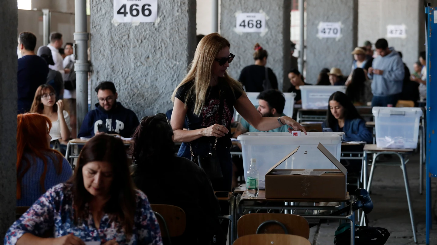 Comienza el escrutinio de votos en un segundo intento de reforma de la Constitución chilena Comienza el escrutinio de votos en un segundo intento de reforma de la Constitución chilena