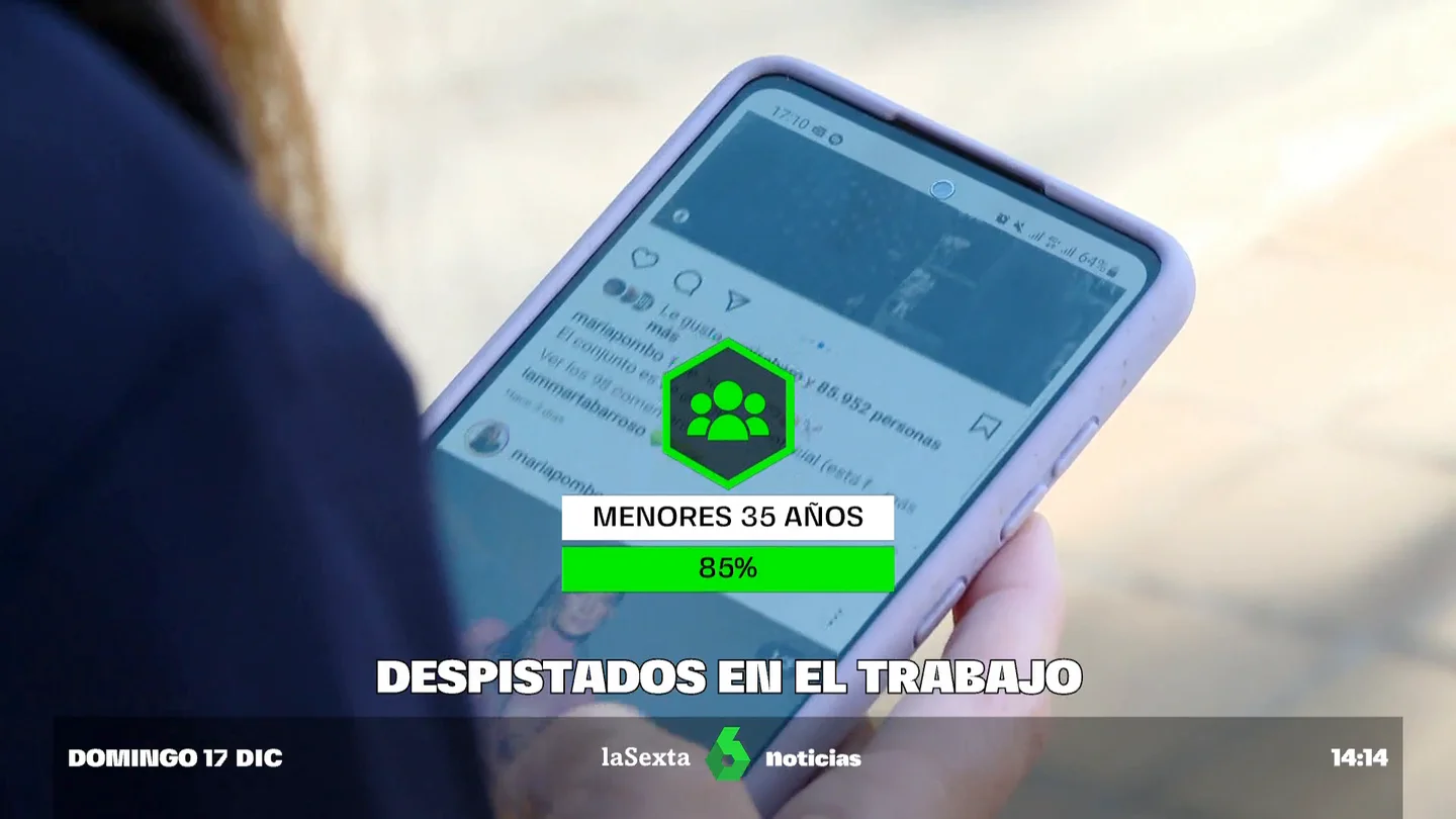 El 75% de los españoles juega, usa redes sociales o hace compras online mientras trabaja o estudia El 75% de los españoles juega, usa redes sociales o hace compras online mientras trabaja o estudia