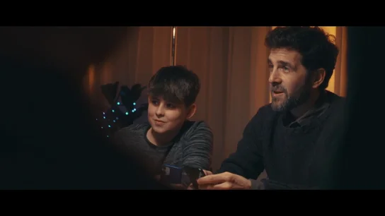 El juego de Gonzo sobre el uso del móvil con una familia: "La abuela, siete horas y 43 minutos" El juego de Gonzo sobre el uso del móvil con una familia: "La abuela, siete horas y 43 minutos"