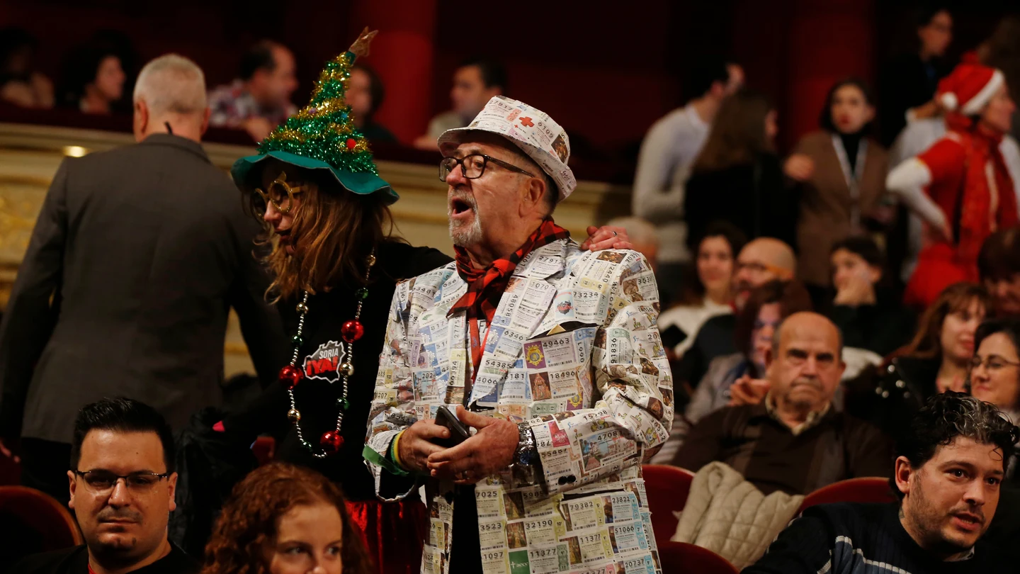 Varios asistentes al Teatro Real (Madrid), durante el sorteo de la Lotería de Navidad de 2018 Varios asistentes al Teatro Real (Madrid), durante el sorteo de la Lotería de Navidad de 2018