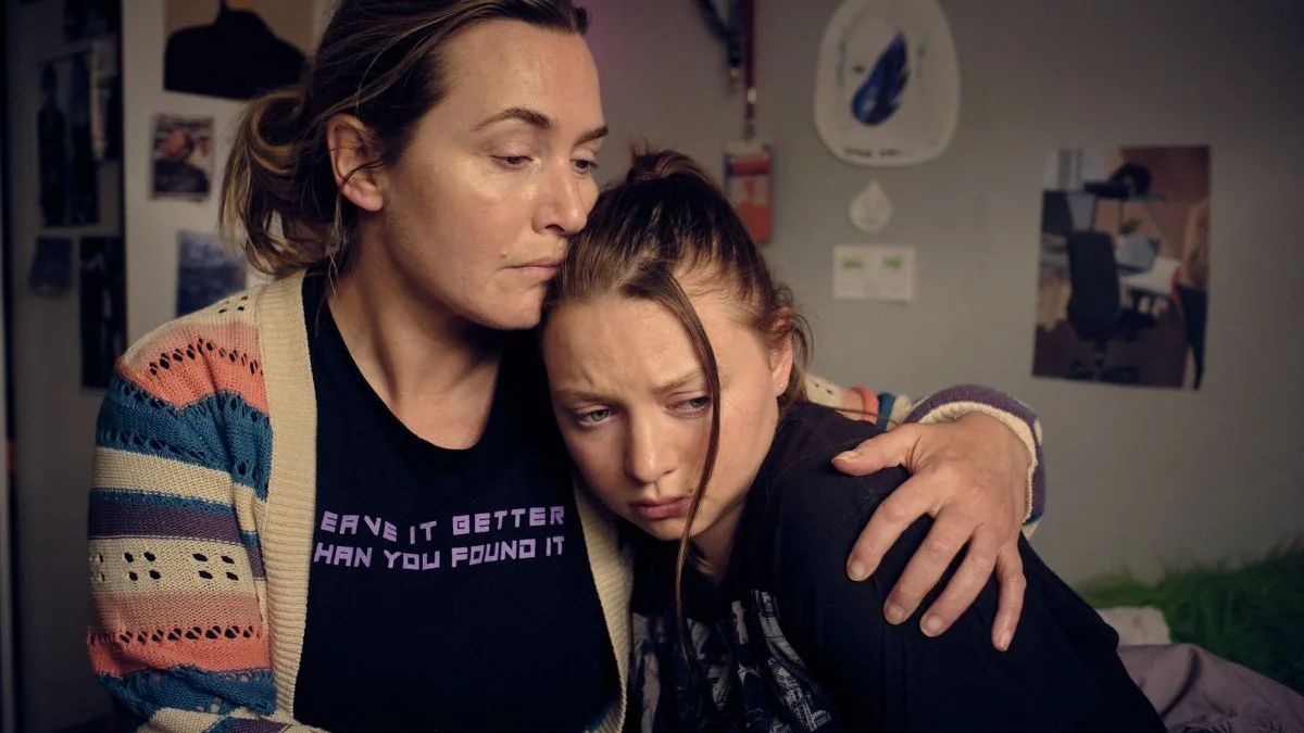 Kate Winslet y Mia Threapleton, en una escena de 'I am Ruth'.