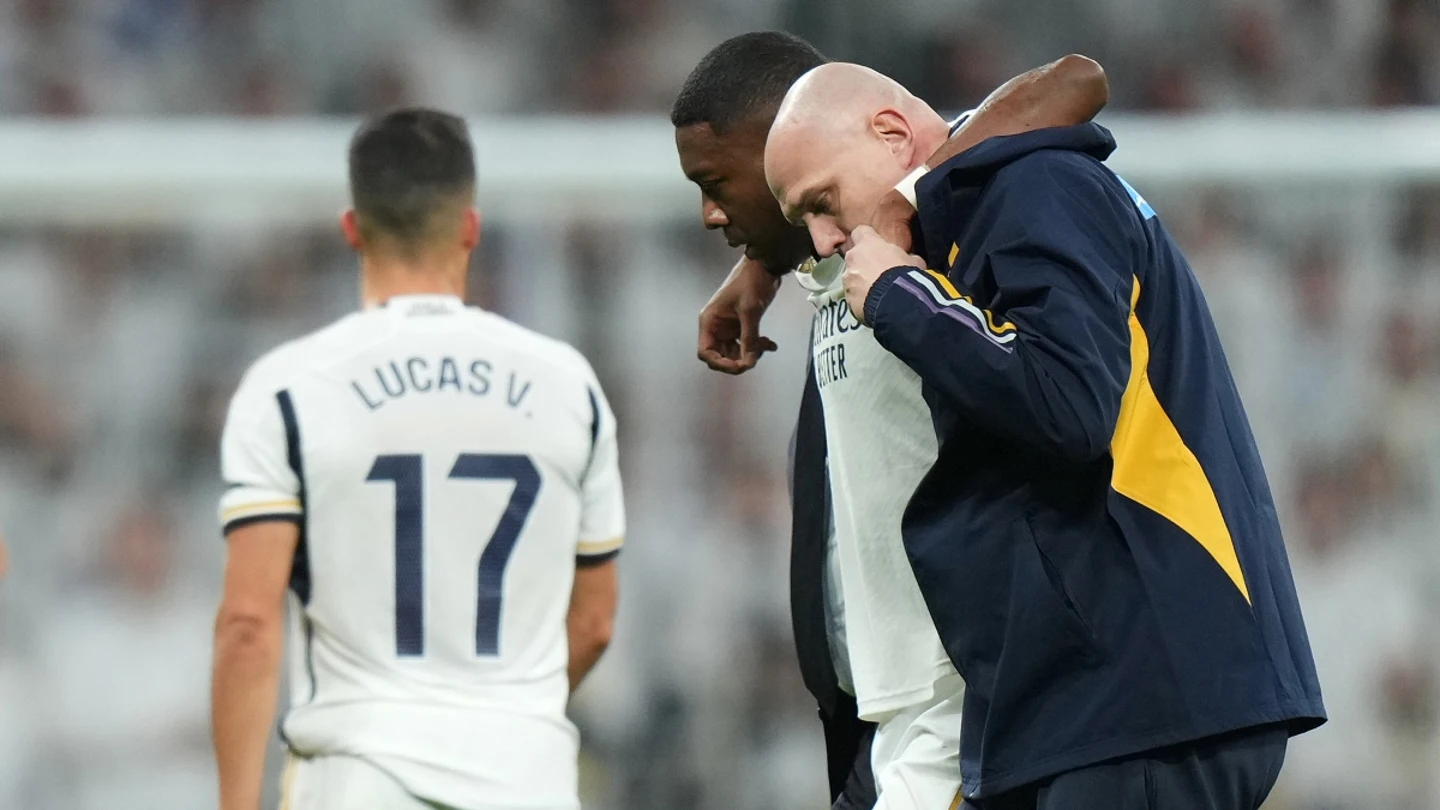 David Alaba se retira del campo lesionado David Alaba se retira del campo lesionado