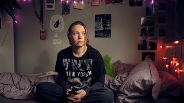Mia Threapleton es Freya, una adolescente adicta a las redes sociales en 'I am Ruth'.