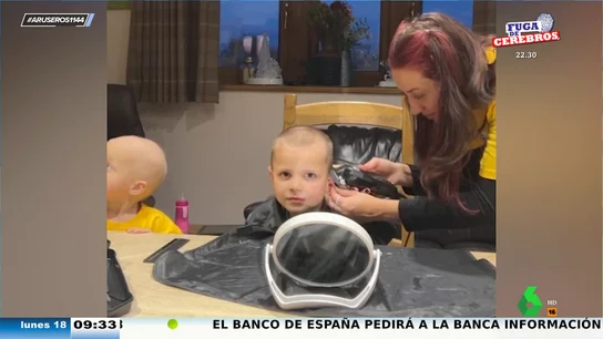 Un niño de 5 años se rapa la cabeza para apoyar a su hermana pequeña en su lucha contra el cáncer Un niño de 5 años se rapa la cabeza para apoyar a su hermana pequeña en su lucha contra el cáncer