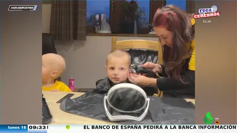 Un niño de 5 años se rapa la cabeza para apoyar a su hermana pequeña en su lucha contra el cáncer