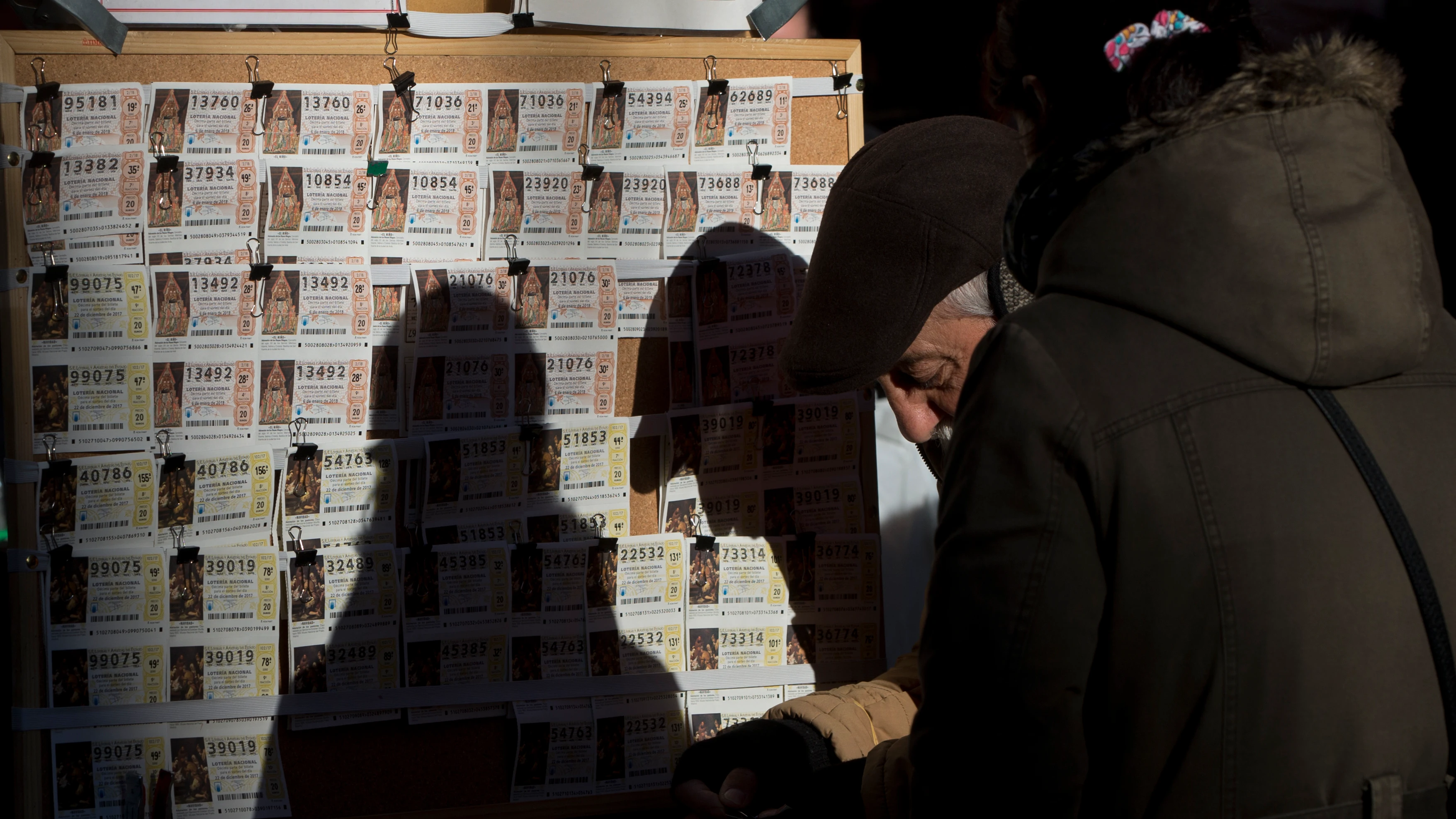 Un tablón con diferentes números de la Lotería de Navidad