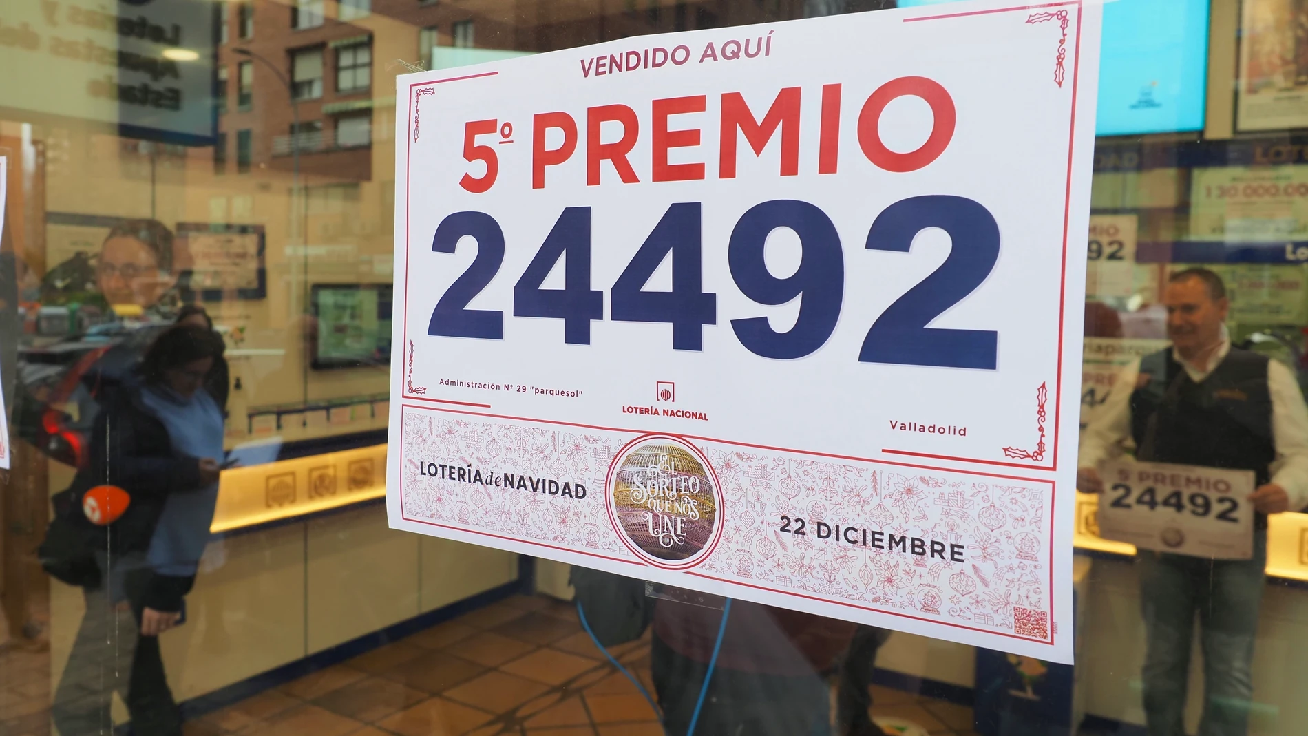 Un cartel de un quinto premio vendido en una administración de Lotería en 2022 en Arroyo de la Encomienda
