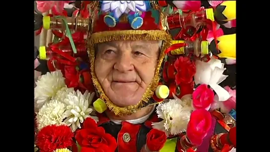 Un hombre disfrazado en el sorteo de la Lotería de Navidad.  Un hombre disfrazado en el sorteo de la Lotería de Navidad.