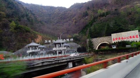Túne de Zhongnanshan en China