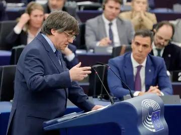 Carles Puigdemont y Pedro Sánchez el día en el que coincidieron en el Parlamento europeo