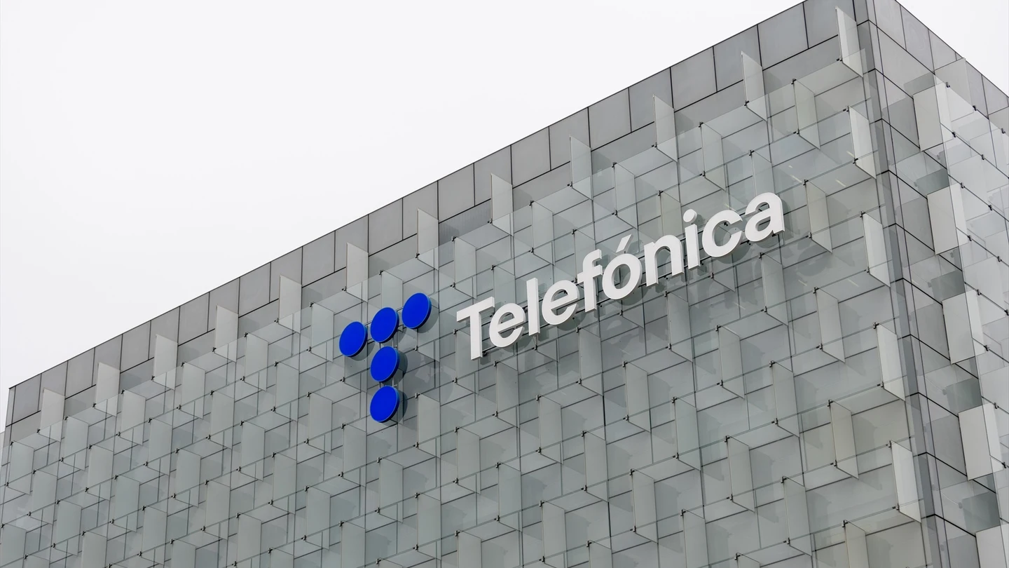 Vista de la sede de Telefónica. Vista de la sede de Telefónica.