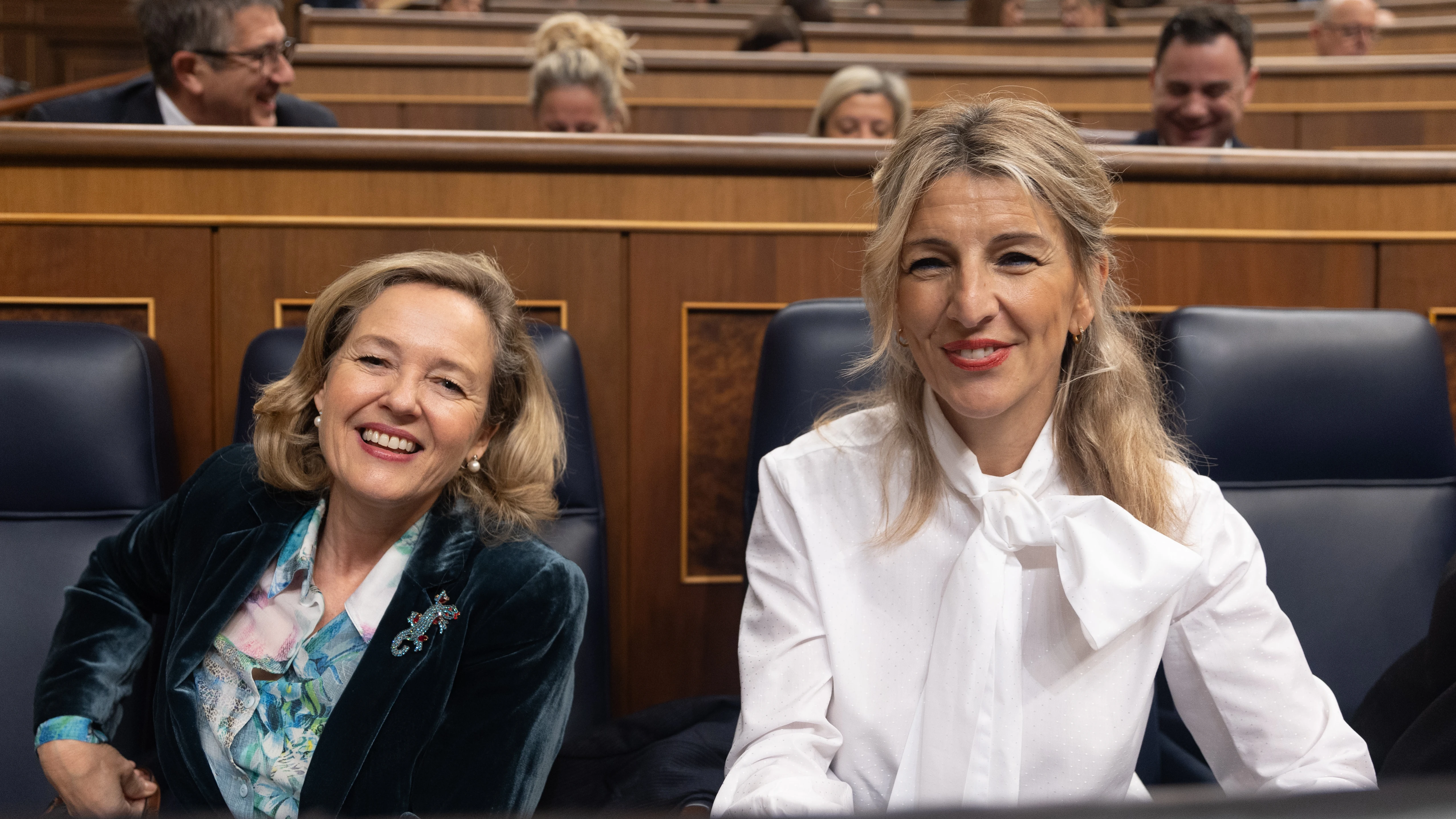 La vicepresidenta primera y ministra de Economía, Nadia Calviño y la vicepresidenta segunda y ministra de Trabajo y Economía Social, Yolanda Díaz. 