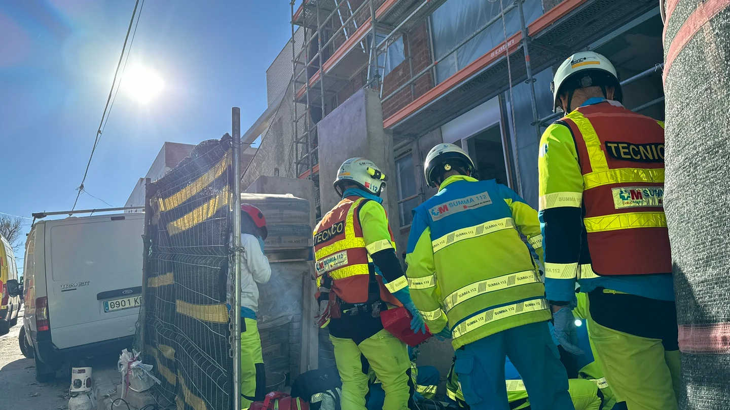 Herido muy grave un obrero al caer desde una construcción de 8 metros Herido muy grave un obrero al caer desde una construcción de 8 metros