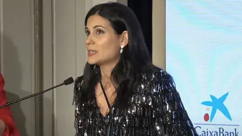 María Llapart, periodista de laSexta recibe el premio de la Asociación de Periodistas Parlamentarios