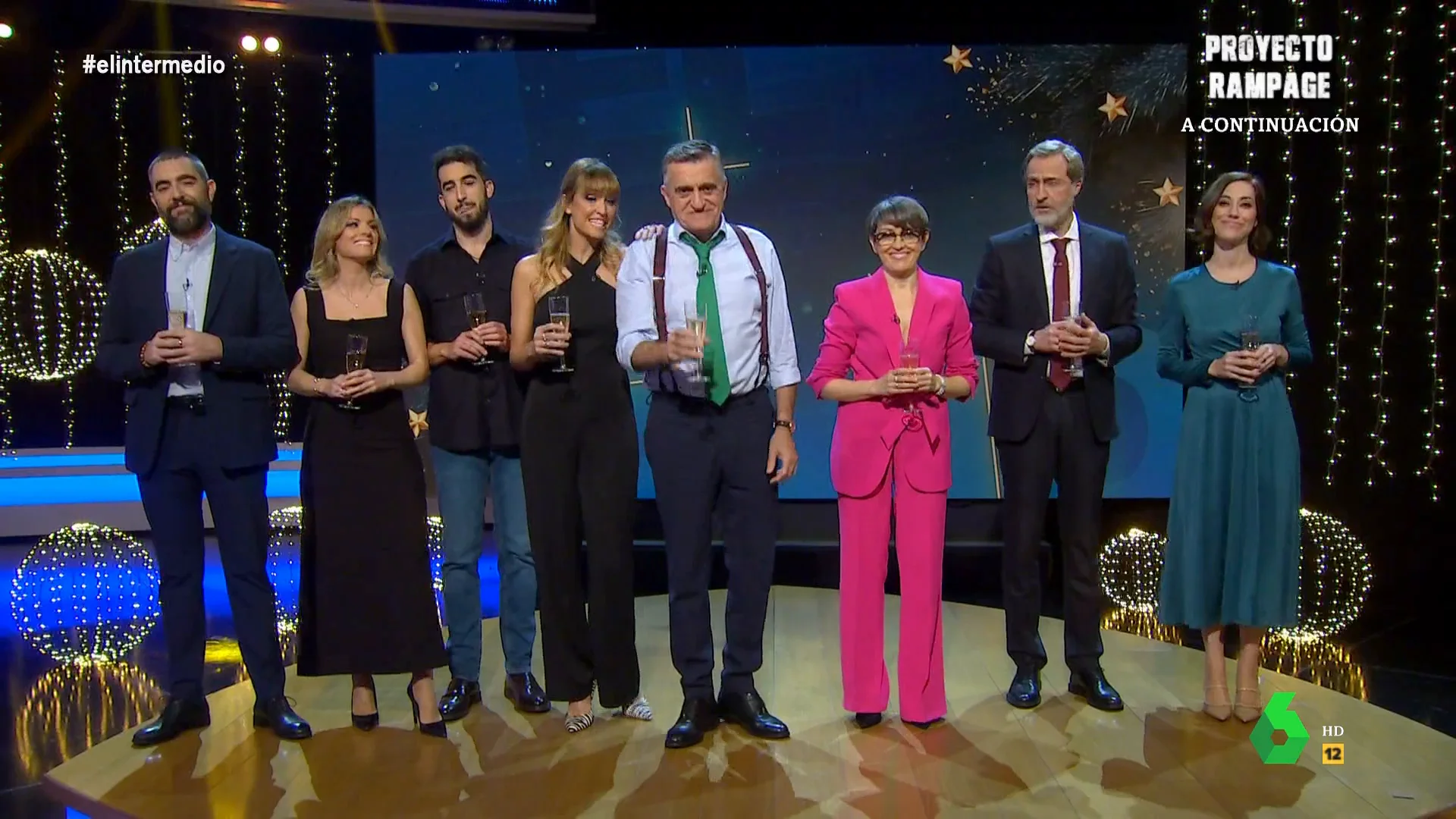 Wyoming, Sandra Sabatés, Dani Mateo, Thais Villas, Cristina Gallego, Andrea Ropero, Isma Juárez y Raúl Pérez se reúnen en el último programa de El Intermedio de 2023 para desear Feliz Navidad y próspero 2024. Su brindis, en este vídeo.