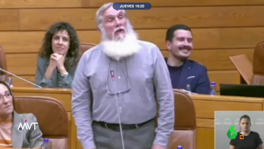 La Navidad llega a los parlamentos autonómicos: un diputado del BNG canta una panxoliña y el PP le responde con un villancico La Navidad llega a los parlamentos autonómicos: un diputado del BNG canta una panxoliña y el PP le responde con un villancico