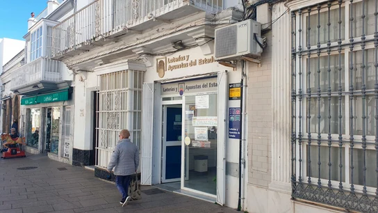 Imagen de archivo de una administración de Lotería de San Fernando, Cádiz Imagen de archivo de una administración de Lotería de San Fernando, Cádiz