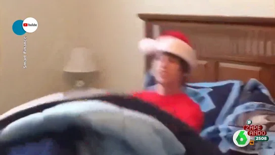 Una coreografía de 'All I Want for Christmas Is You' que termina con un giro accidentado Una coreografía de 'All I Want for Christmas Is You' que termina con un giro accidentado