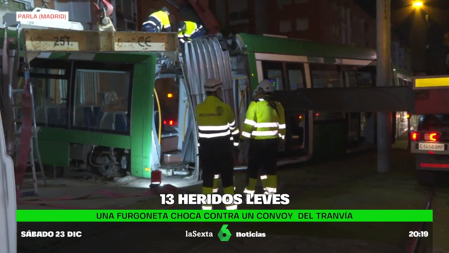 Trece personas heridas leve al chocar un tranvía con una furgoneta en Parla Trece personas heridas leve al chocar un tranvía con una furgoneta en Parla
