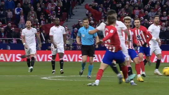 Durísima entrada de Soyuncu Durísima entrada de Soyuncu