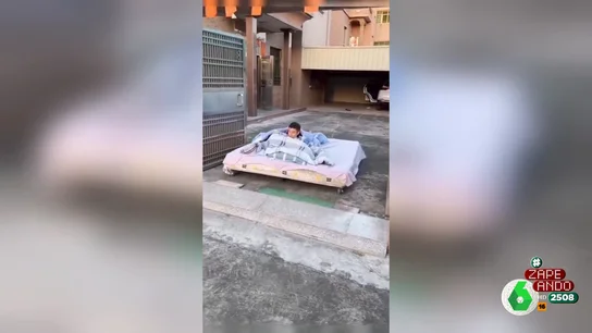 El nuevo objeto de deseo: una cama motorizada para ir a trabajar sin quitarse el pijama El nuevo objeto de deseo: una cama motorizada para ir a trabajar sin quitarse el pijama