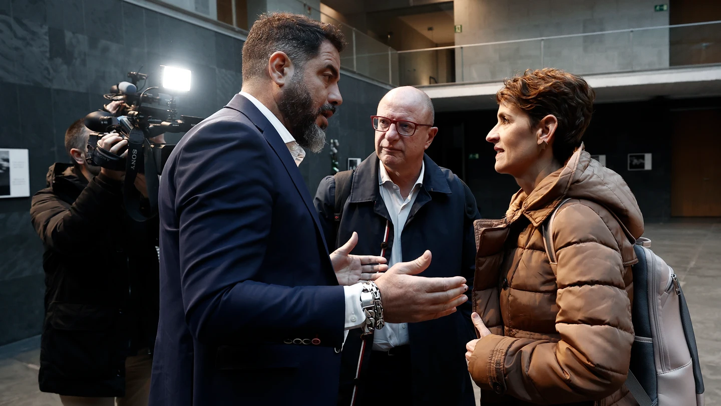 La presidenta del Gobierno de Navarra María Chivite y el portavoz del grupo parlamentario del PSN Ramón Alzorriz La presidenta del Gobierno de Navarra María Chivite y el portavoz del grupo parlamentario del PSN Ramón Alzorriz