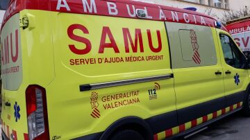 Imagen de archivo de una ambulancia del SAMU en Alicante