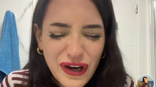 Rompe a llorar porque le cancelan una cita: "Estoy harta de que me rechacen por ser una chica trans" Rompe a llorar porque le cancelan una cita: "Estoy harta de que me rechacen por ser una chica trans"