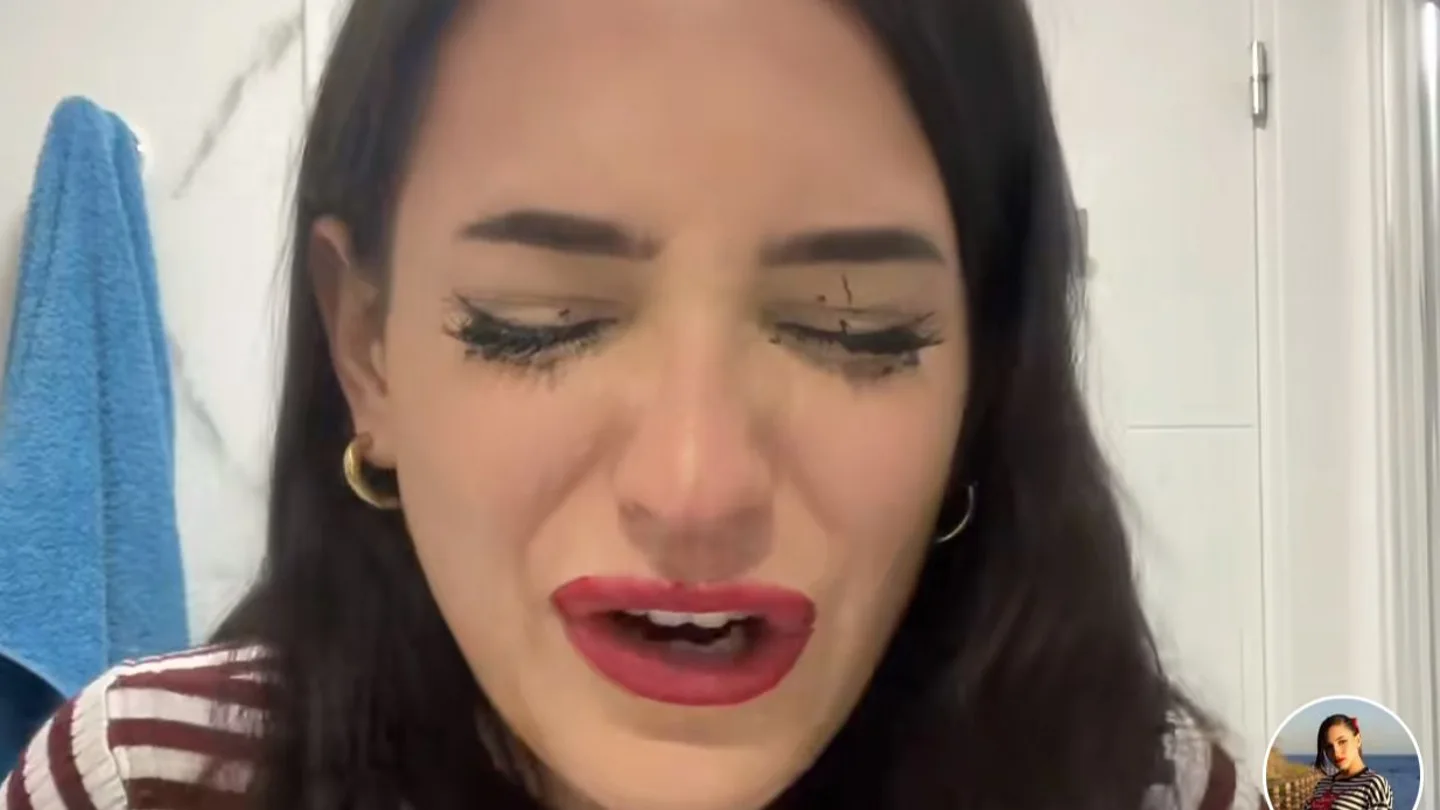 Rompe a llorar porque le cancelan una cita: "Estoy harta de que me rechacen por ser una chica trans" Rompe a llorar porque le cancelan una cita: "Estoy harta de que me rechacen por ser una chica trans"