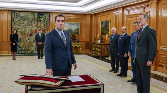 El nuevo ministro de Economía, Carlos Cuerpo, promete su cargo en la Zarzuela El nuevo ministro de Economía, Carlos Cuerpo, promete su cargo en la Zarzuela