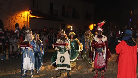 Adoración. Cabalgata de Reyes Santilana del Mar Adoración. Cabalgata de Reyes Santilana del Mar