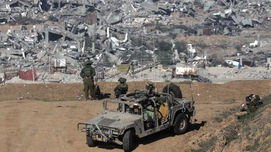 Soldados del Ejército israelí hacen guardia en una posición cerca de la frontera entre Israel y Gaza Soldados del Ejército israelí hacen guardia en una posición cerca de la frontera entre Israel y Gaza