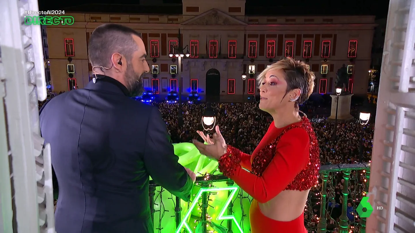 Cristina Pardo y Dani Mateo en la Puerta del Sol Cristina Pardo y Dani Mateo en la Puerta del Sol