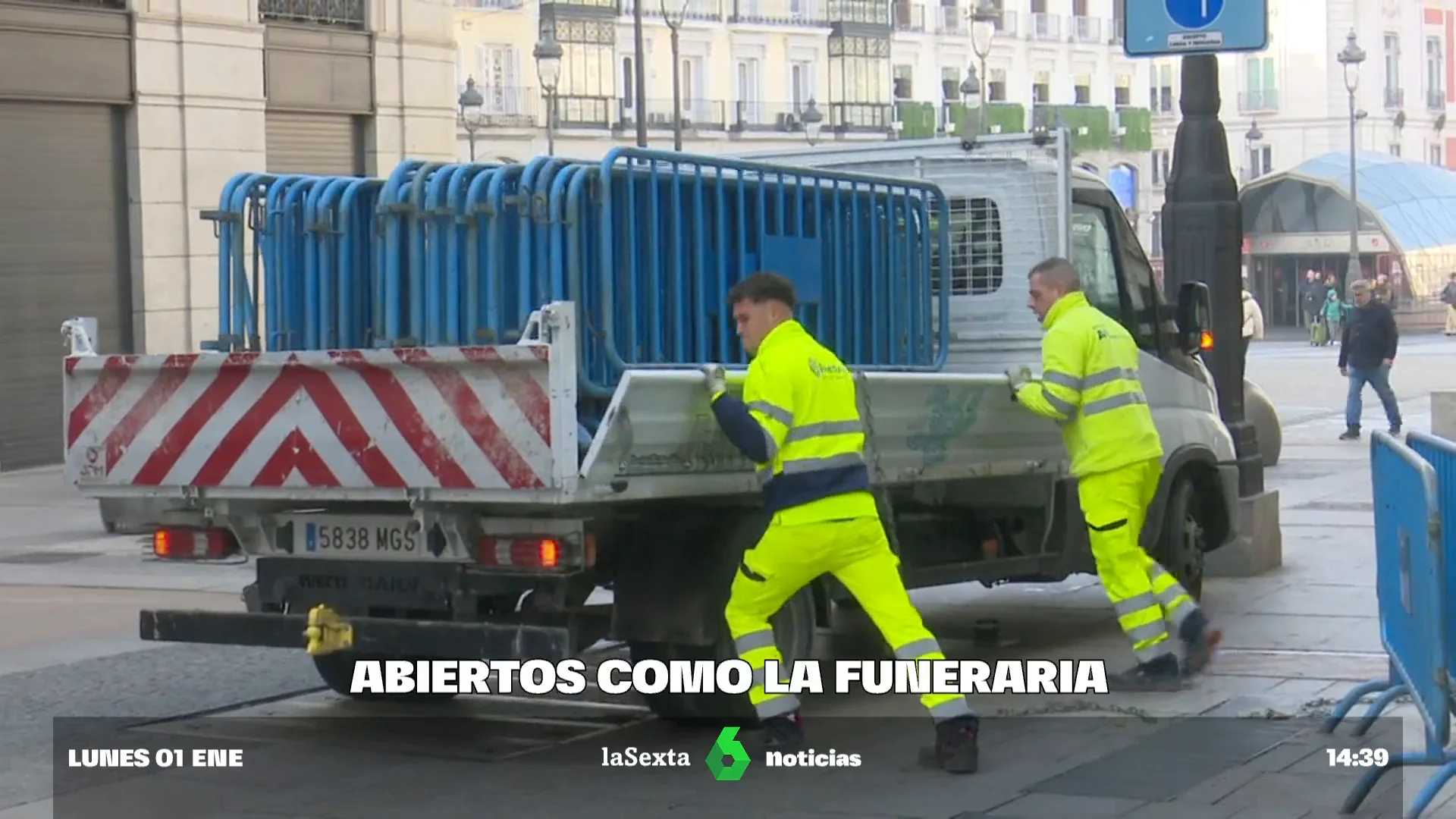 Empezar el año pringando: basureros, hosteleros, periodistas y demás afortunados