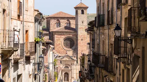 Sigüenza, en Guadalajara, con la Catedral de fondo Sigüenza, en Guadalajara, con la Catedral de fondo