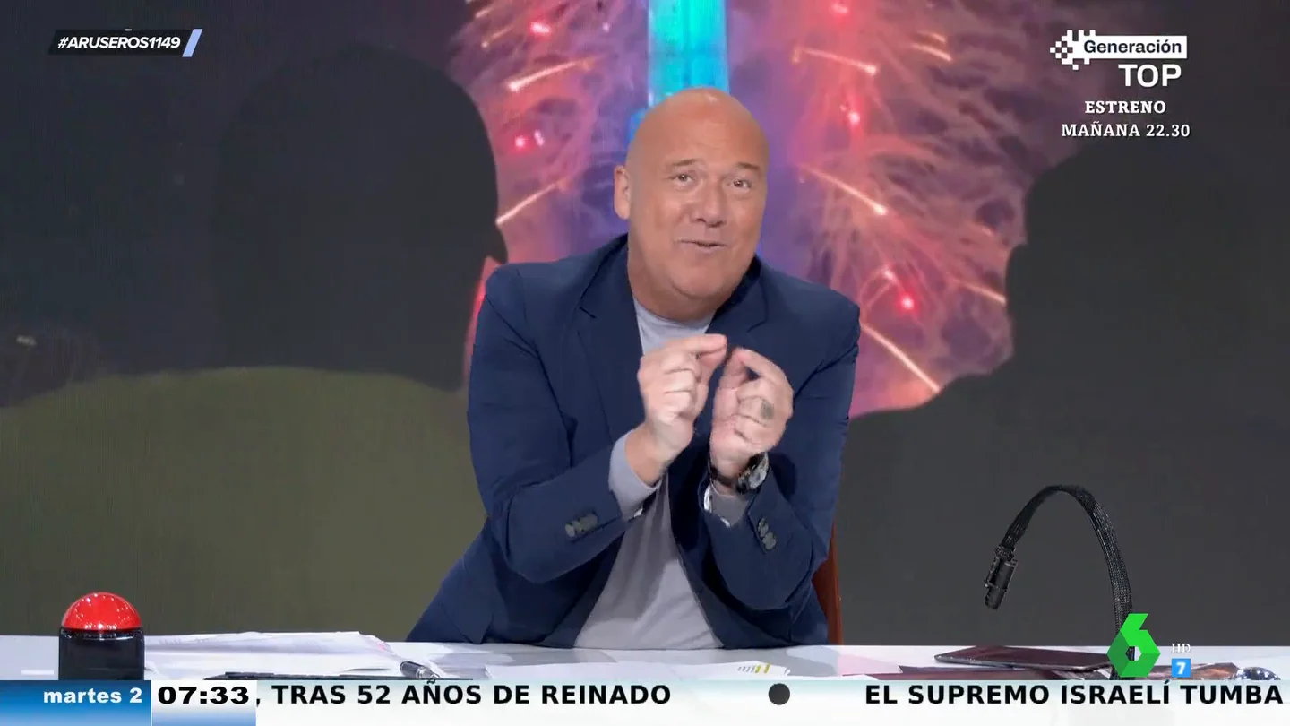 "Me cago en el año viejo, me cago en el año nuevo... y me cago en ti": el temazo de Alfonso Arús para recibir al 2024 "Me cago en el año viejo, me cago en el año nuevo... y me cago en ti": el temazo de Alfonso Arús para recibir al 2024