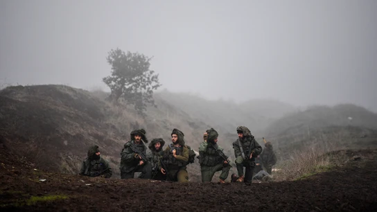 Soldados israelíes participan en entrenamientos entre Israel y Hezbollah en la frontera entre Israel y el Líbano Soldados israelíes participan en entrenamientos entre Israel y Hezbollah en la frontera entre Israel y el Líbano