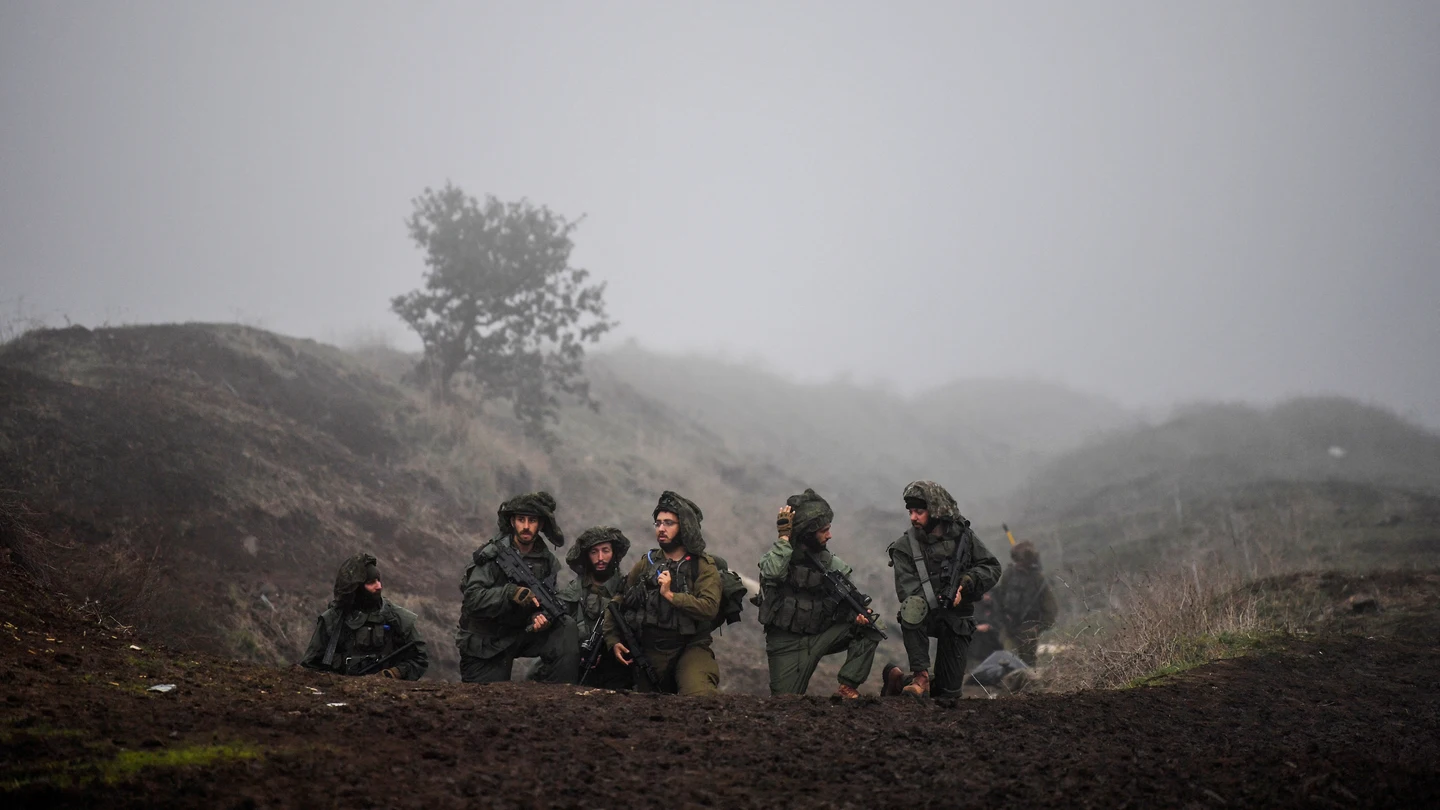 Soldados israelíes participan en entrenamientos entre Israel y Hezbollah en la frontera entre Israel y el Líbano Soldados israelíes participan en entrenamientos entre Israel y Hezbollah en la frontera entre Israel y el Líbano