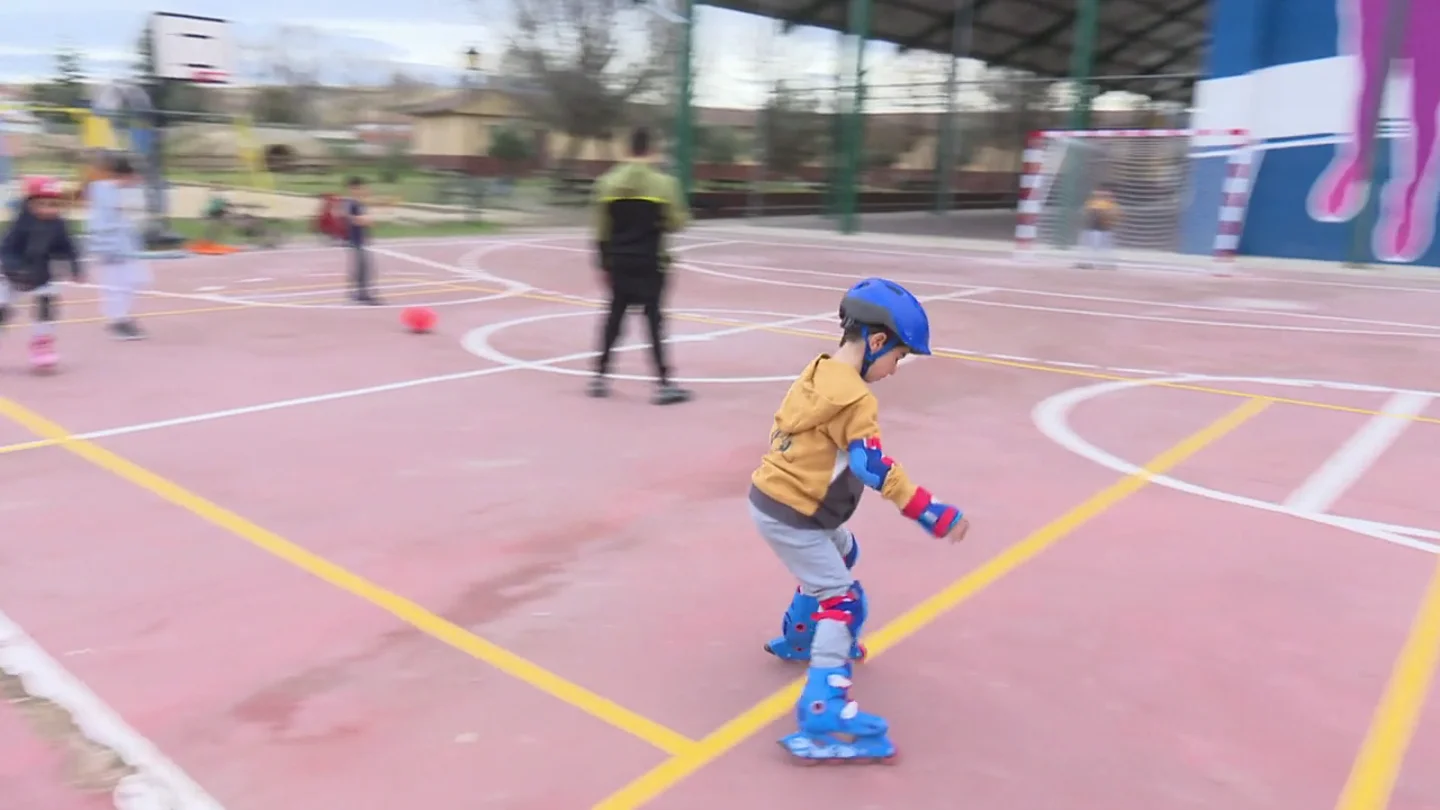 Ni pediatra ni colegio: el pueblo más joven de España carece de estos servicios para sus niños Ni pediatra ni colegio: el pueblo más joven de España carece de estos servicios para sus niños