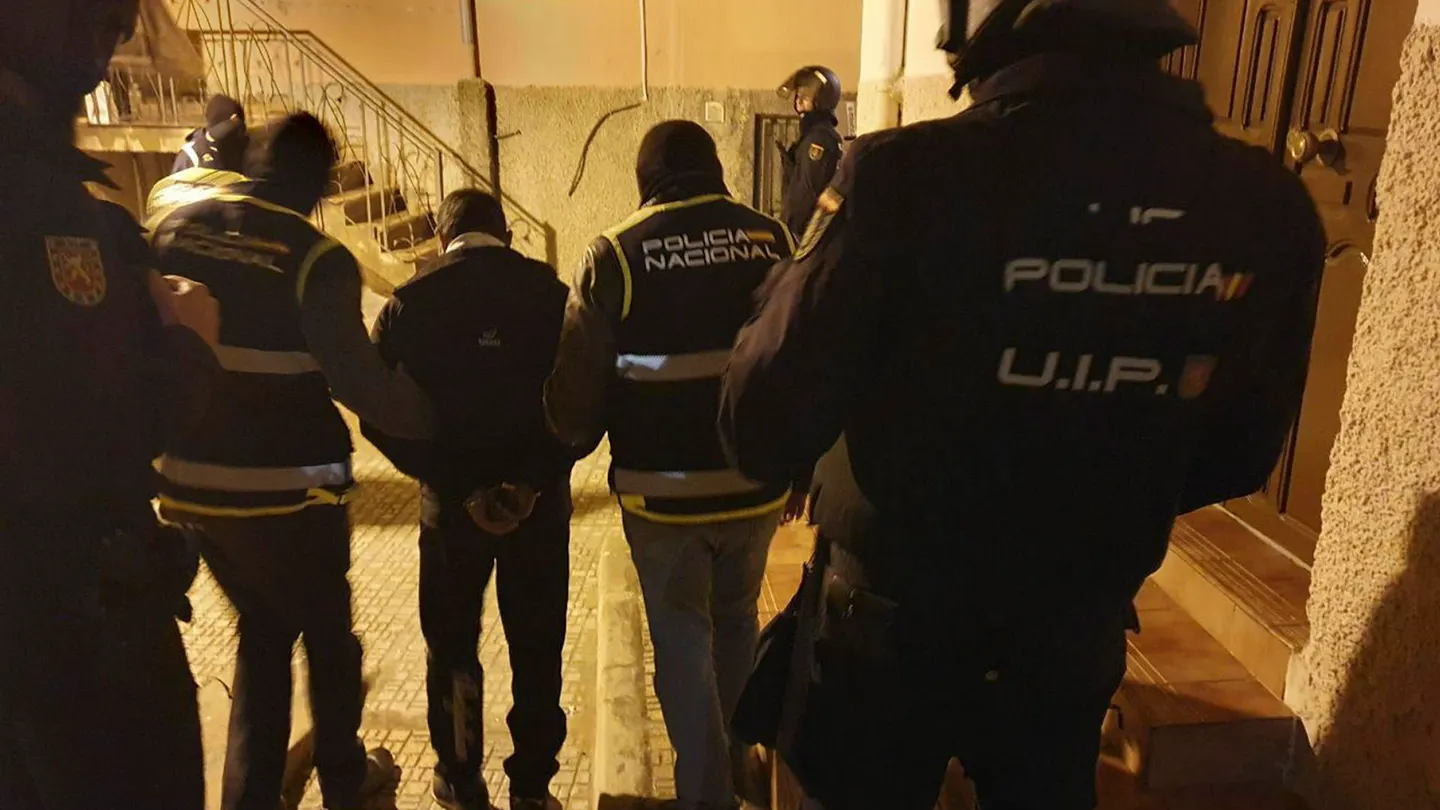 Fotografía cedida por la Policía Nacional correspondiente a una de las detenciones de la última operación antiyihadista del 2023. Fotografía cedida por la Policía Nacional correspondiente a una de las detenciones de la última operación antiyihadista del 2023.