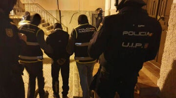 Fotografía cedida por la Policía Nacional correspondiente a una de las detenciones de la última operación antiyihadista del 2023.