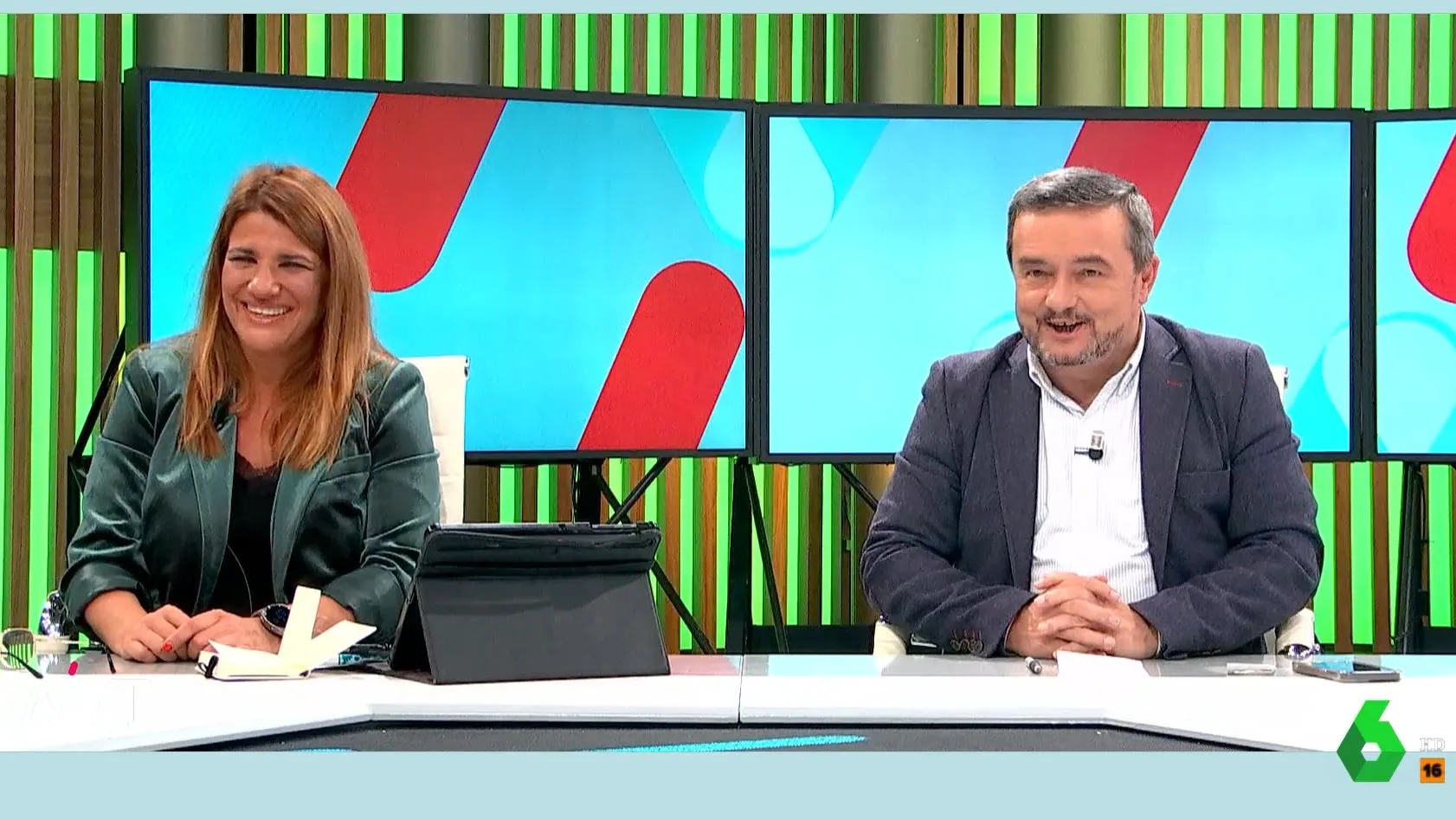 María Claver y Chema Crespo, durante un programa de Más Vale Tarde